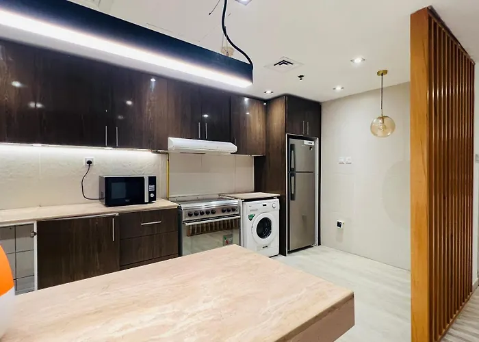 High Floor With City Skyline & Burj Khalifa View 3 Bedroom Unit Marina